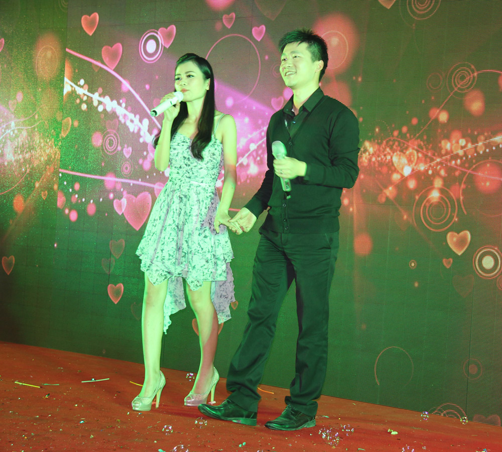 “激情跨越?共鑄輝煌”——康利集團(tuán)2014年度表彰大會(huì)暨2015新春聯(lián)歡晚會(huì)大放異彩