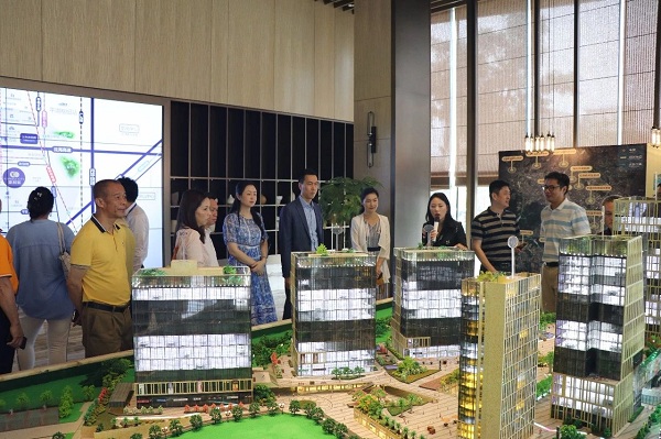 橫崗街道工商聯(lián)（商會(huì)）領(lǐng)導(dǎo)、企業(yè)家蒞臨康利城考察