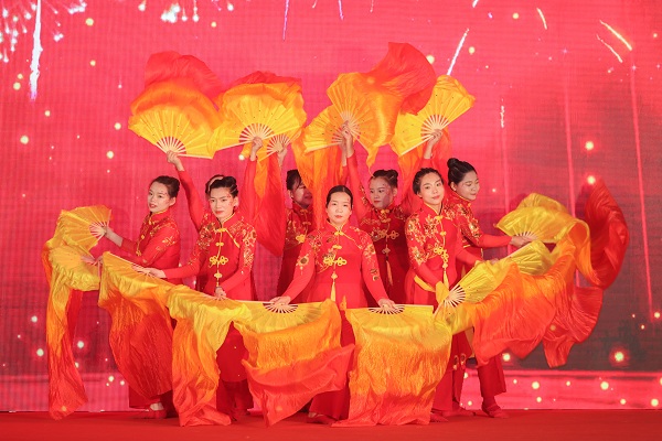 “勵(lì)行致遠(yuǎn)，共建未來(lái)” ——康利石材集團(tuán)2020年新春聯(lián)歡晚會(huì)圓滿落幕